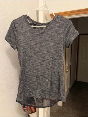 Lululemon tee size 6